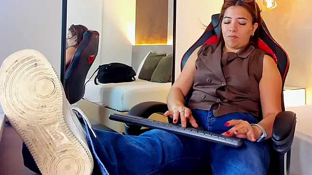 alma fenix online show from 11-04-25, 12:26