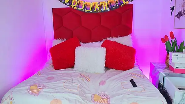 EmmaWilder online show from 10-14-25, 02:51