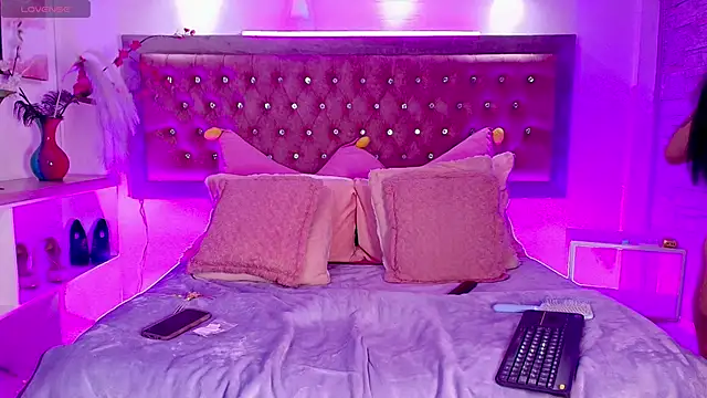 EmmaWilder online show from 11-19-25, 08:31