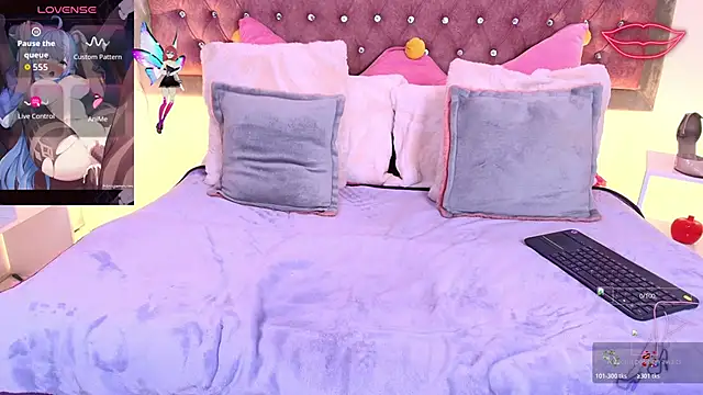 EmmaWilder online show from 11-22-25, 08:52