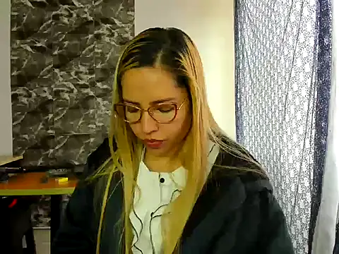 Snapshot of MISSLAUR4 chatting on 01-04-25, 04:54 MISSLAUR4 online show from 01-04-25, 04:54