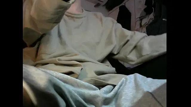 Snapshot of Ray175oo chatting on 11-22-25, 06:29 Ray175oo online show from 11-22-25, 06:29