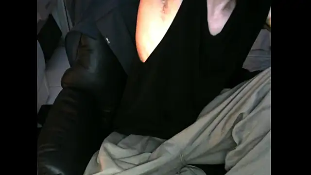 Snapshot of Ray175oo chatting on 11-25-25, 06:19 Ray175oo online show from 11-25-25, 06:19