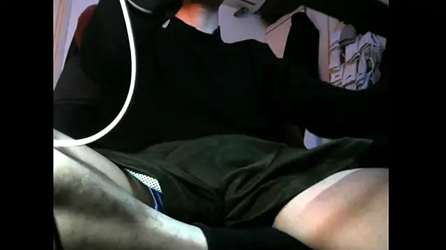 Snapshot of Ray175oo chatting on 11-28-25, 06:21 Ray175oo online show from 11-28-25, 06:21