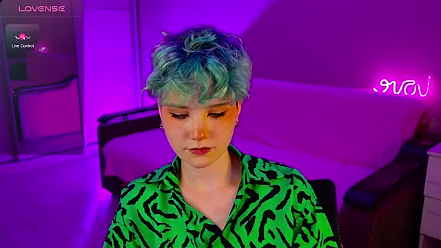 Snapshot of School_Love chatting on 12-13-24, 04:16 School Love online show from 12-13-24, 04:16