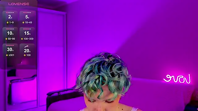 Snapshot of School_Love chatting on 12-23-24, 01:24 School Love online show from 12-23-24, 01:24