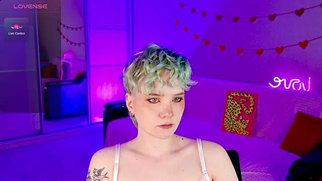 Snapshot of School_Love chatting on 03-16-25, 01:06 School Love online show from 03-16-25, 01:06