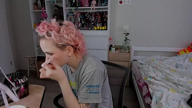 School Love online show from 11-21-25, 07:07