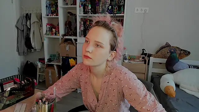 Snapshot of School_Love chatting on 02-18-26, 07:04 School Love online show from 02-18-26, 07:04