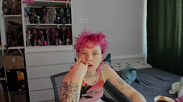 Snapshot of School_Love chatting on 03-05-26, 07:15 School Love online show from 03-05-26, 07:15