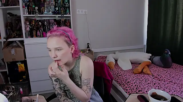 Snapshot of School_Love chatting on 03-07-26, 07:05 School Love online show from 03-07-26, 07:05