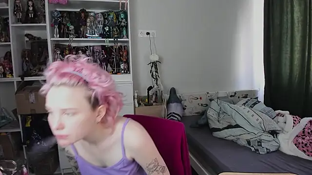 Snapshot of School_Love chatting on 03-18-26, 07:11 School Love online show from 03-18-26, 07:11