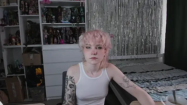 Snapshot of School_Love chatting on 03-26-26, 07:03 School Love online show from 03-26-26, 07:03