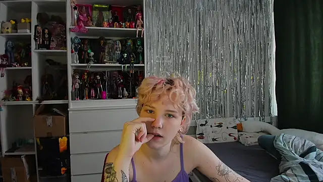 Snapshot of School_Love chatting on 04-03-26, 07:06 School Love online show from 04-03-26, 07:06