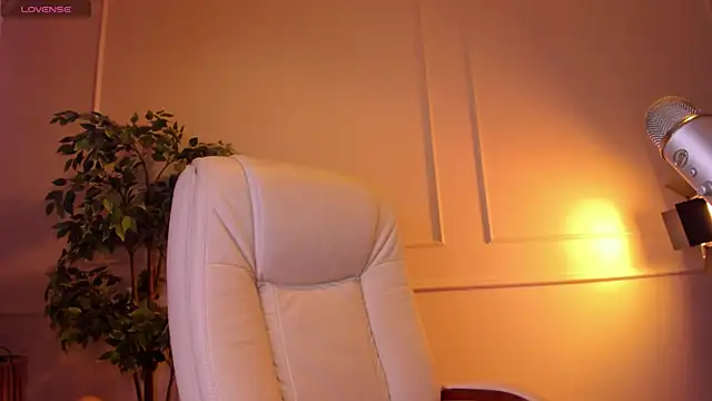 Snapshot of AdalynGlows chatting on 03-05-26, 05:31 AdalynGlows online show from 03-05-26, 05:31