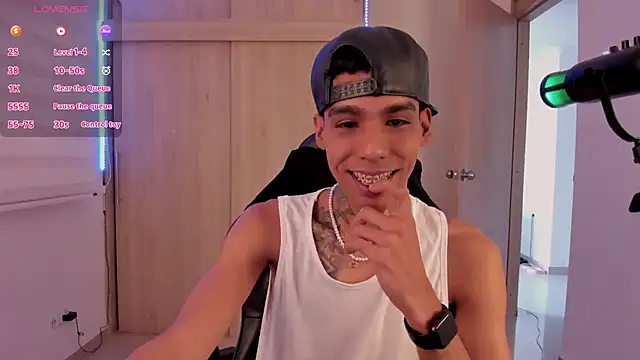 aldrinwhite online show from 12-22-24, 10:04