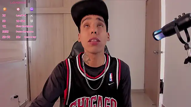 aldrinwhite online show from 12-23-24, 07:41