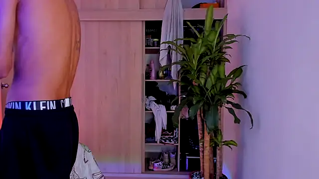 aldrinwhite online show from 11-18-25, 04:44