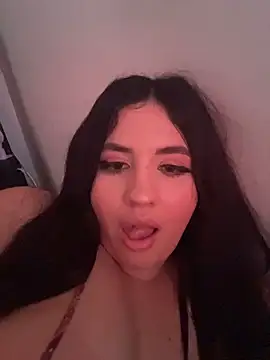 Snapshot of hally_berry____ chatting on 11-25-25, 08:20 hally berry online show from 11-25-25, 08:20