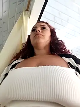 Snapshot of Mommy-Hot chatting on 10-09-25, 01:09 Mommy-Hot online show from 10-09-25, 01:09