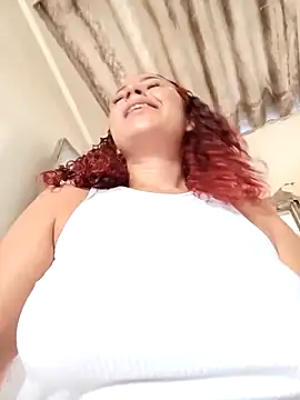 Snapshot of Mommy-Hot chatting on 10-10-25, 02:49 Mommy-Hot online show from 10-10-25, 02:49