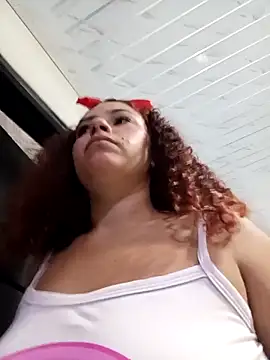 Snapshot of Mommy-Hot chatting on 10-29-25, 02:03 Mommy-Hot online show from 10-29-25, 02:03