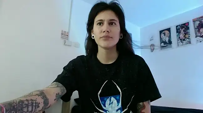 Snapshot of Julytattoo chatting on 03-01-25, 04:00 Julytattoo online show from 03-01-25, 04:00