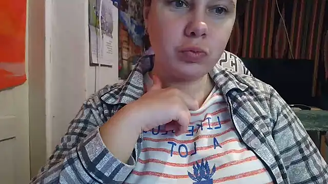 Cora Maro online show from 10-25-25, 02:19