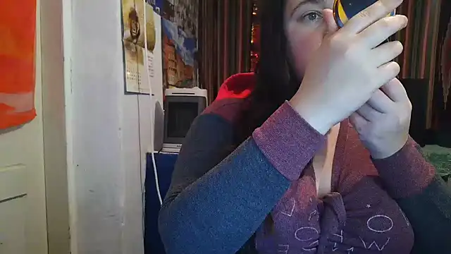 Cora Maro online show from 12-14-25, 09:03