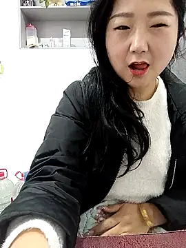 Snapshot of AHL756 chatting on 02-16-25, 05:59 AHL756 online show from 02-16-25, 05:59