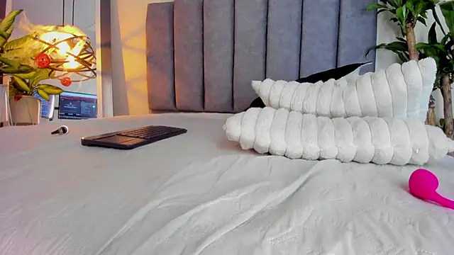 gabriela  gomez online show from 10-26-25, 02:23