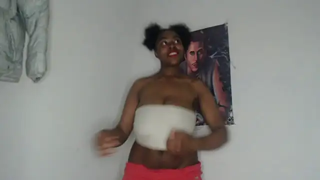 Snapshot of lyssyhorny chatting on 11-24-25, 11:32 lyssyhorny online show from 11-24-25, 11:32