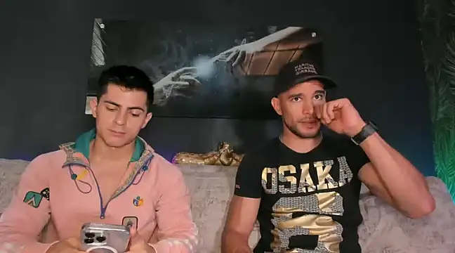 Snapshot of Crhis_N_Derek chatting on 12-19-24, 04:57 Crhis N Derek online show from 12-19-24, 04:57