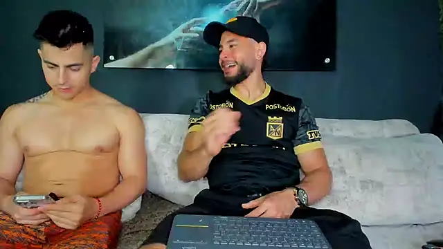 Snapshot of Crhis_N_Derek chatting on 01-26-25, 12:05 Crhis N Derek online show from 01-26-25, 12:05