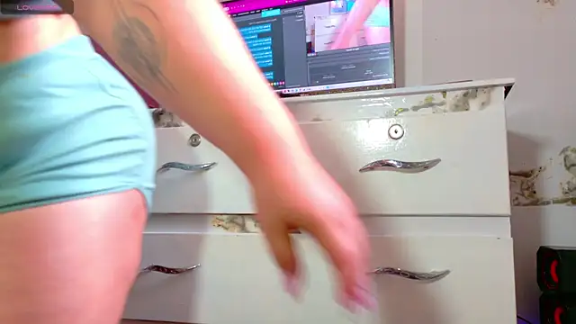 Gaby Vegaa online show from 10-20-25, 10:10