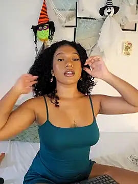 Snapshot of sara_sophieee chatting on 10-27-25, 05:39 sara sophieee online show from 10-27-25, 05:39