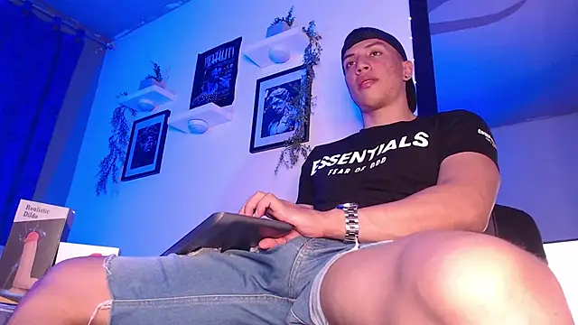 Snapshot of ThomsEvery_ chatting on 12-27-24, 01:11 ThomsEvery online show from 12-27-24, 01:11