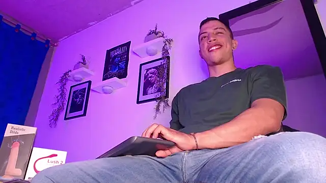 Snapshot of ThomsEvery_ chatting on 01-11-25, 03:13 ThomsEvery online show from 01-11-25, 03:13