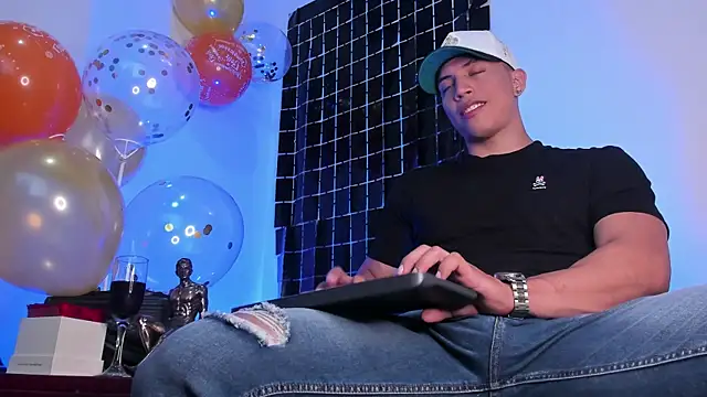 Snapshot of ThomsEvery_ chatting on 03-22-25, 01:00 ThomsEvery online show from 03-22-25, 01:00