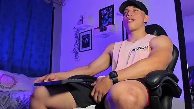 Snapshot of ThomsEvery_ chatting on 09-10-25, 03:28 ThomsEvery online show from 09-10-25, 03:28