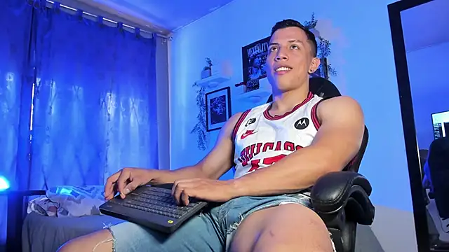 Snapshot of ThomsEvery_ chatting on 11-06-25, 04:41 ThomsEvery online show from 11-06-25, 04:41