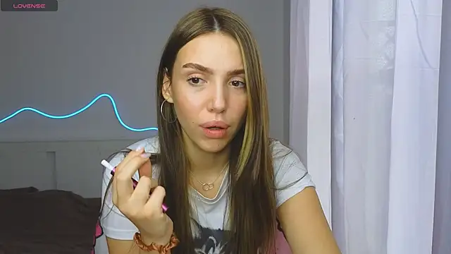 Snapshot of AliceSpark chatting on 10-16-25, 09:54 AliceSpark online show from 10-16-25, 09:54