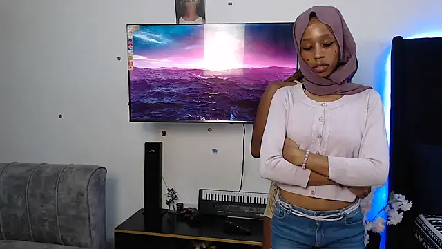 Snapshot of Zuri- chatting on 11-24-25, 04:12 Zuri- online show from 11-24-25, 04:12