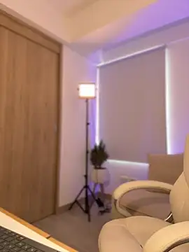 Snapshot of Lanataylor- chatting on 01-18-26, 09:29 Lanataylor- online show from 01-18-26, 09:29