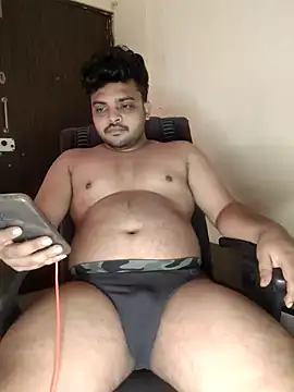 Snapshot of Mr_Handsome_hunk chatting on 12-10-24, 11:11 Mr Handsome hunk online show from 12-10-24, 11:11