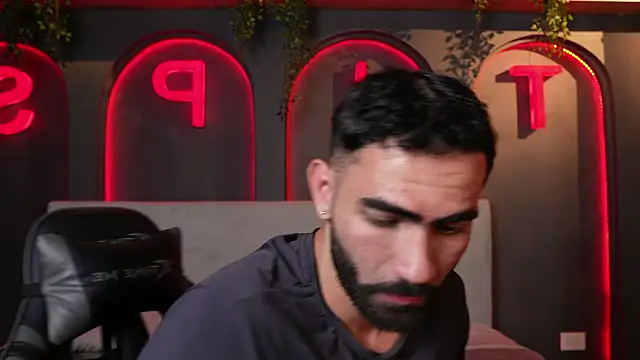 Austin bolt online show from 10-28-25, 03:32