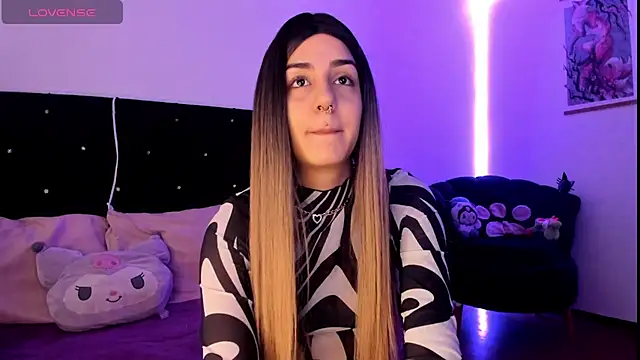 Snapshot of Alice_woodville chatting on 12-01-24, 06:52 Alice woodville online show from 12-01-24, 06:52