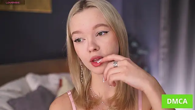  AlinaBailey online show from 11-11-25, 08:03