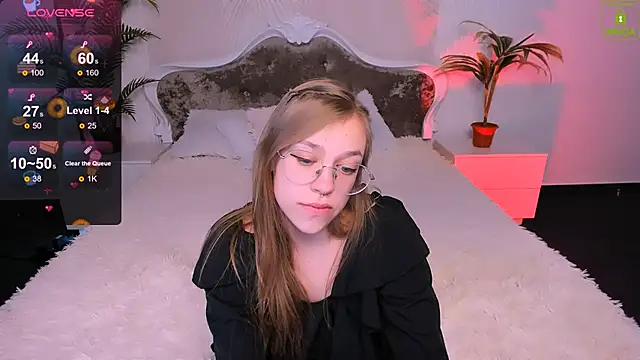 LayriantaVee online show from 01-15-25, 10:06