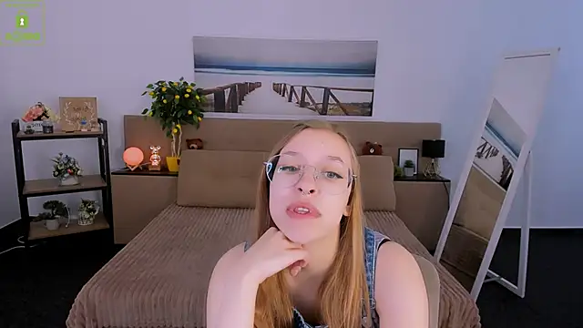 LayriantaVee online show from 03-05-25, 06:54